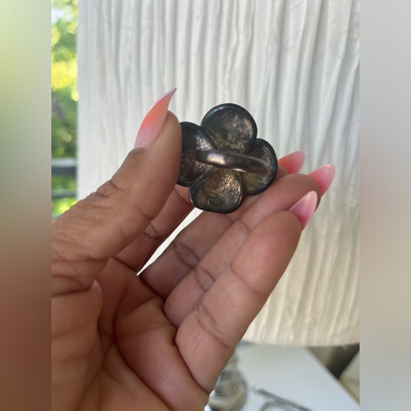 CHANEL Authentic Camellia Ring - Picture 6 of 6